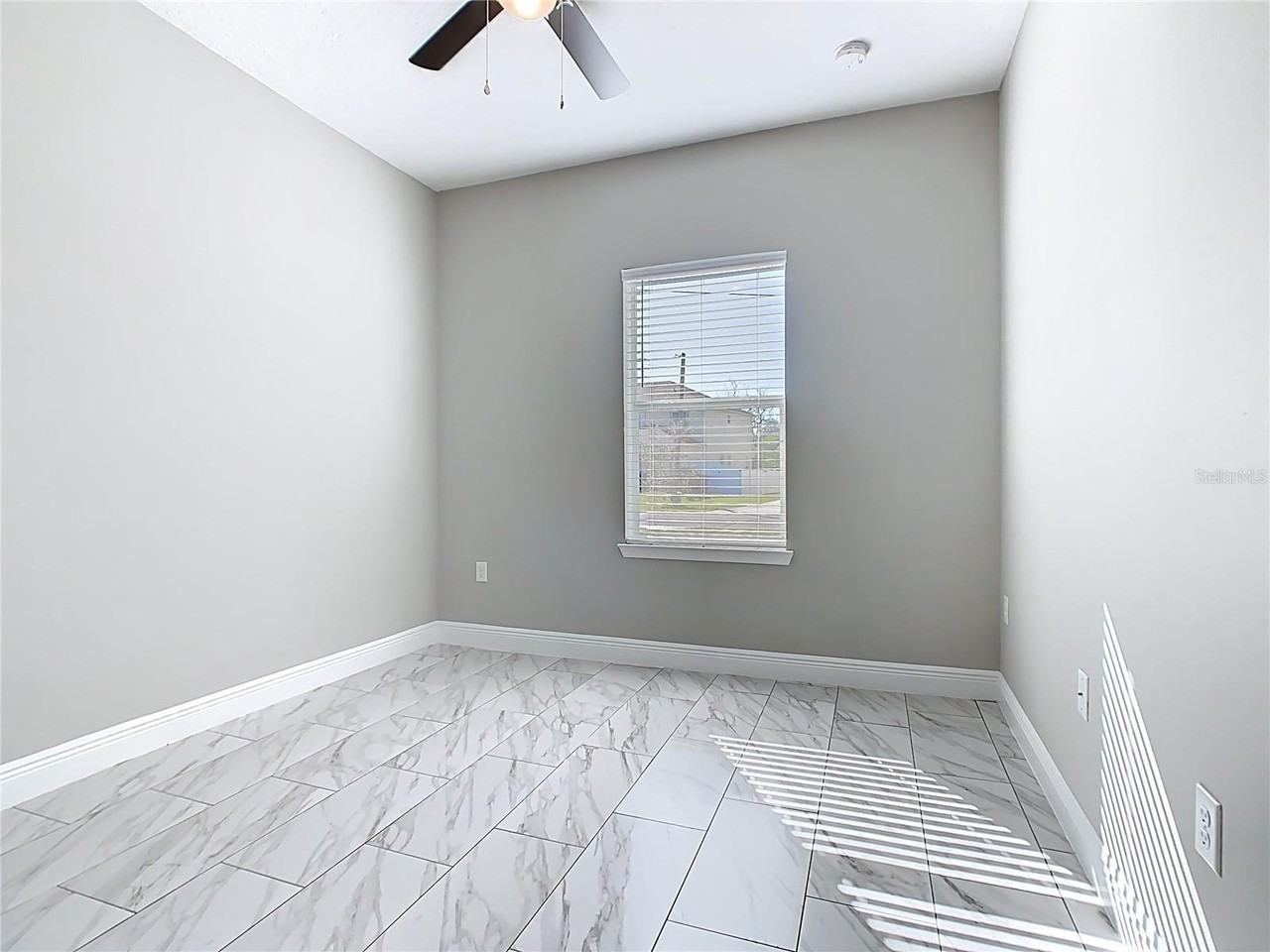 317 Salmon Ct - Photo 7 of 27