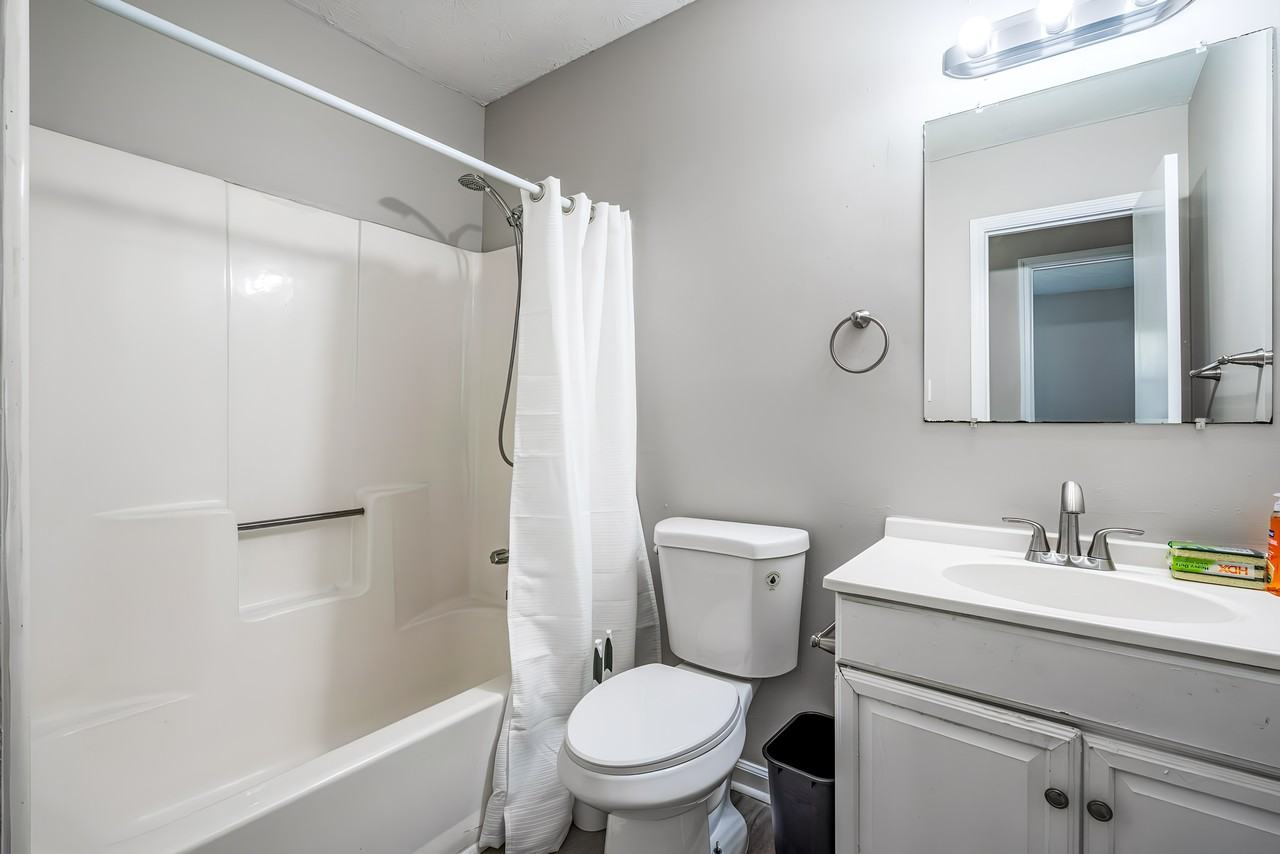 Glen Raven Ct - Photo 2 of 9