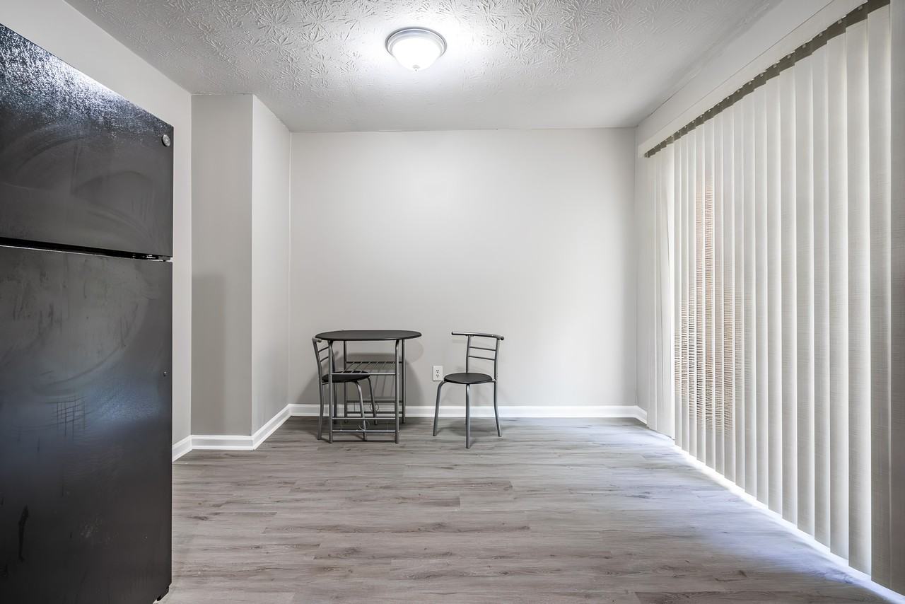 Glen Raven Ct - Photo 3 of 9