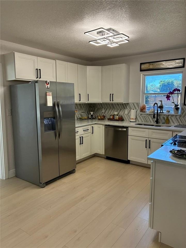 6 North Orion Avenue - Photo 4 of 16