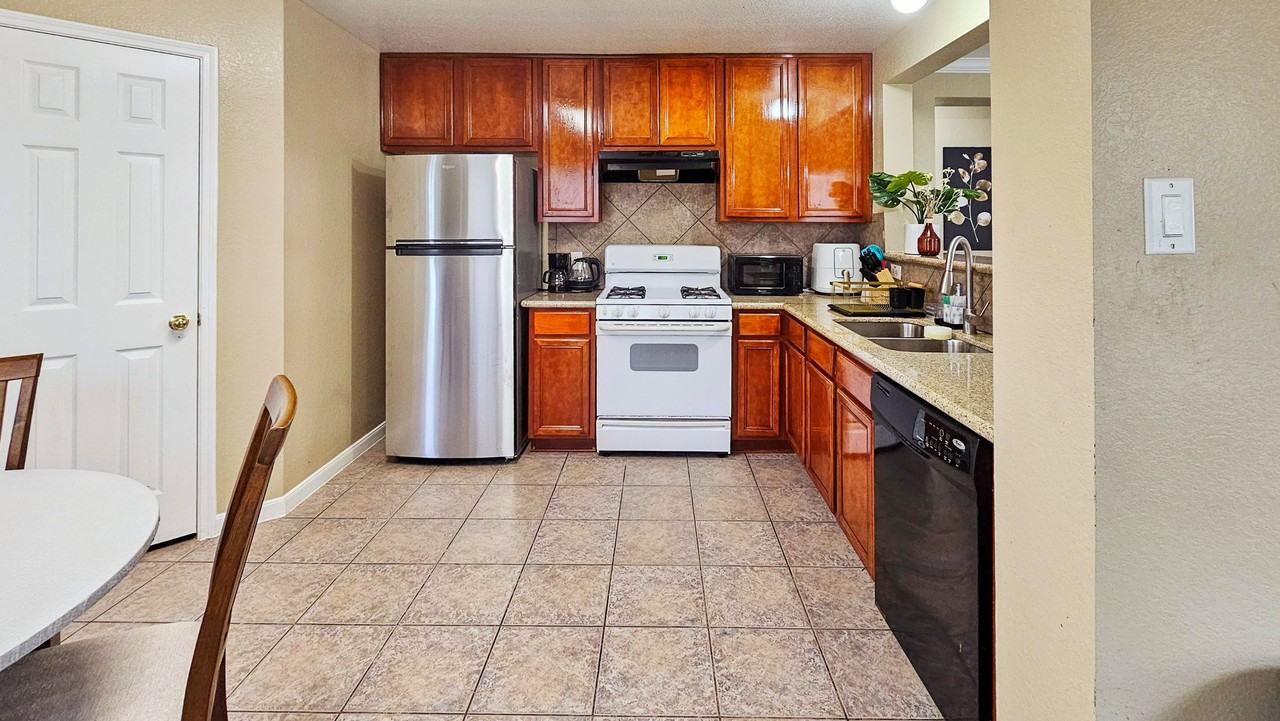 Skyview Trace Ct - Photo 2 of 12