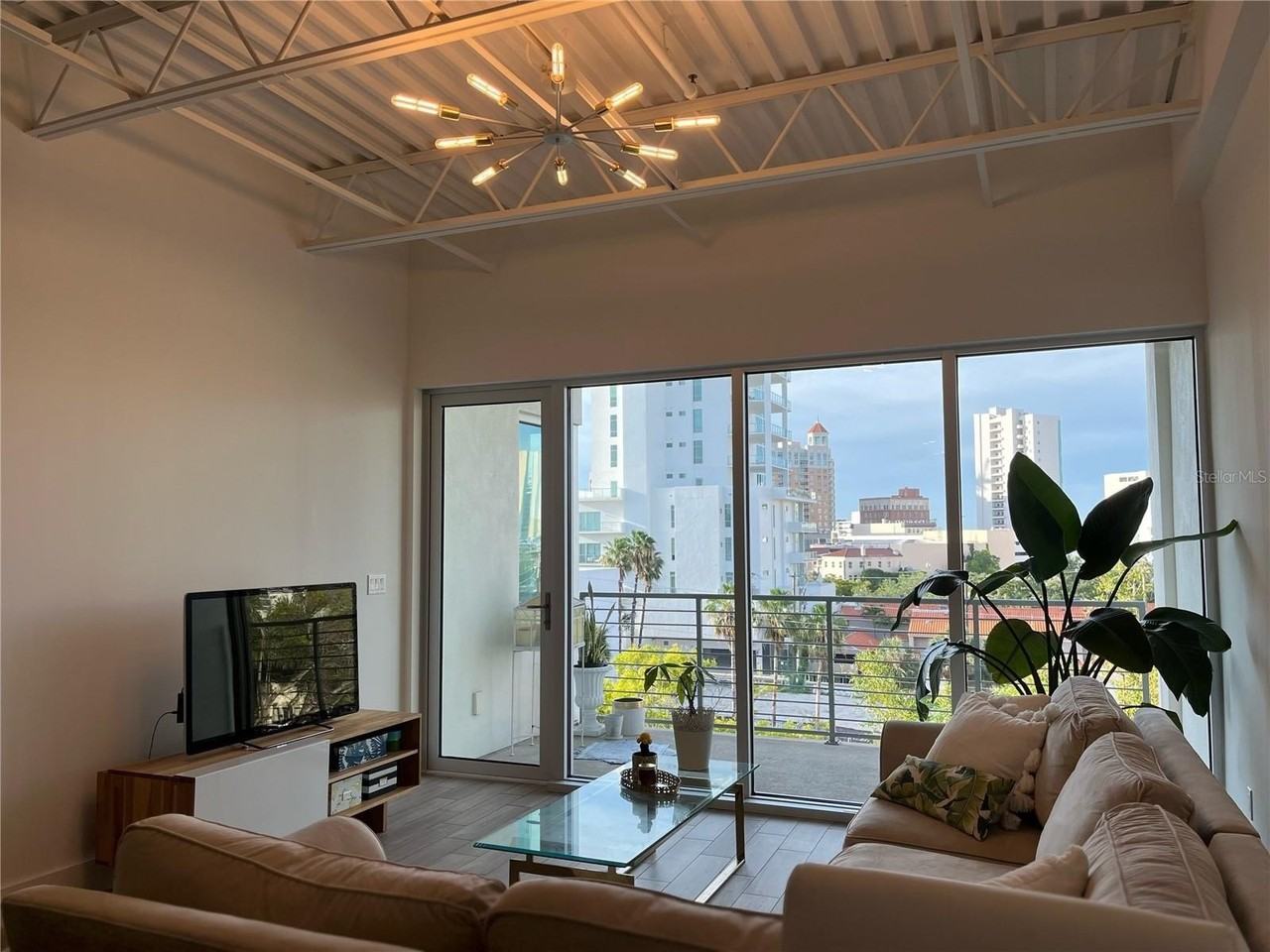 332 Cocoanut Ave #507 - Photo 3 of 34