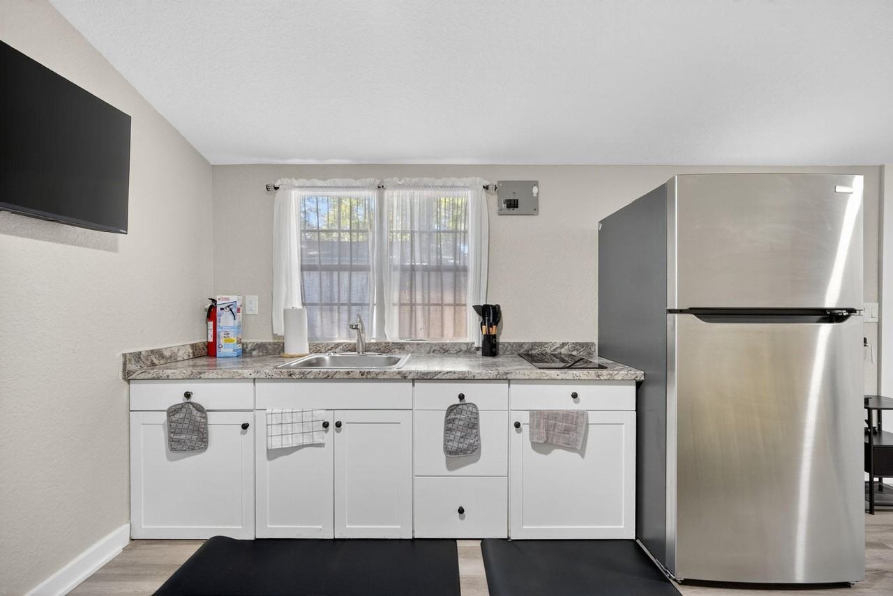 E North St - Photo 2 of 2