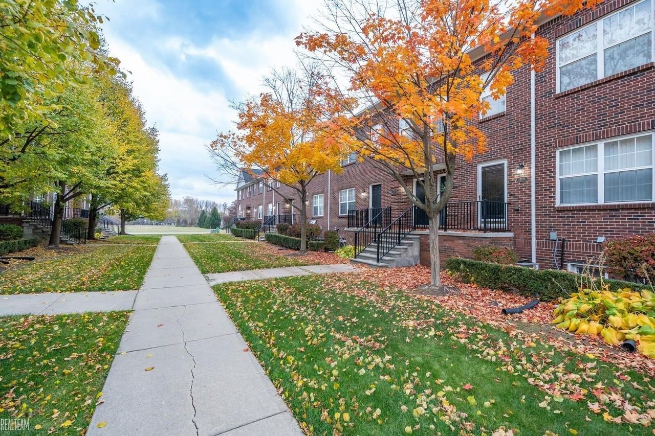 43117 Burlington Dr - Photo 2 of 17