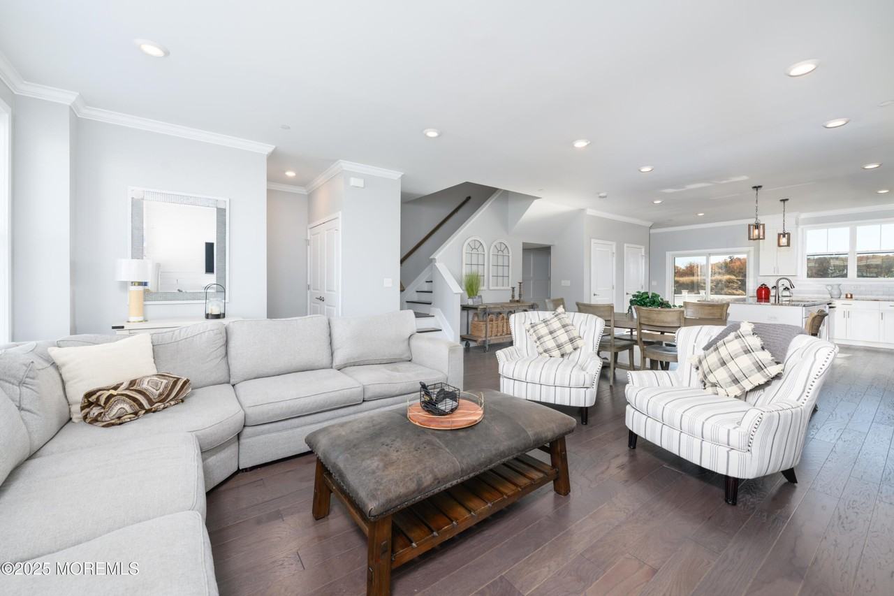 26 Kelly Way - Photo 3 of 33