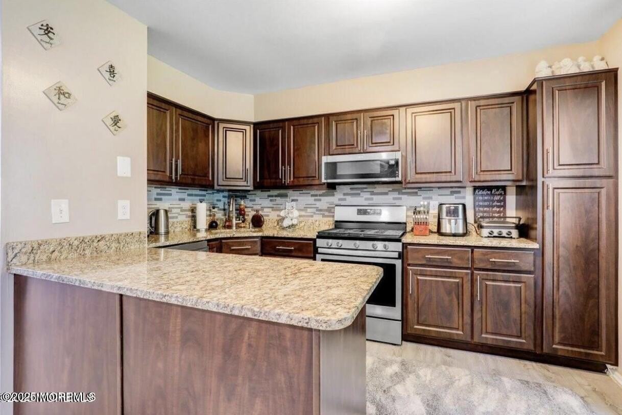 111 Joan Ct - Photo 3 of 4