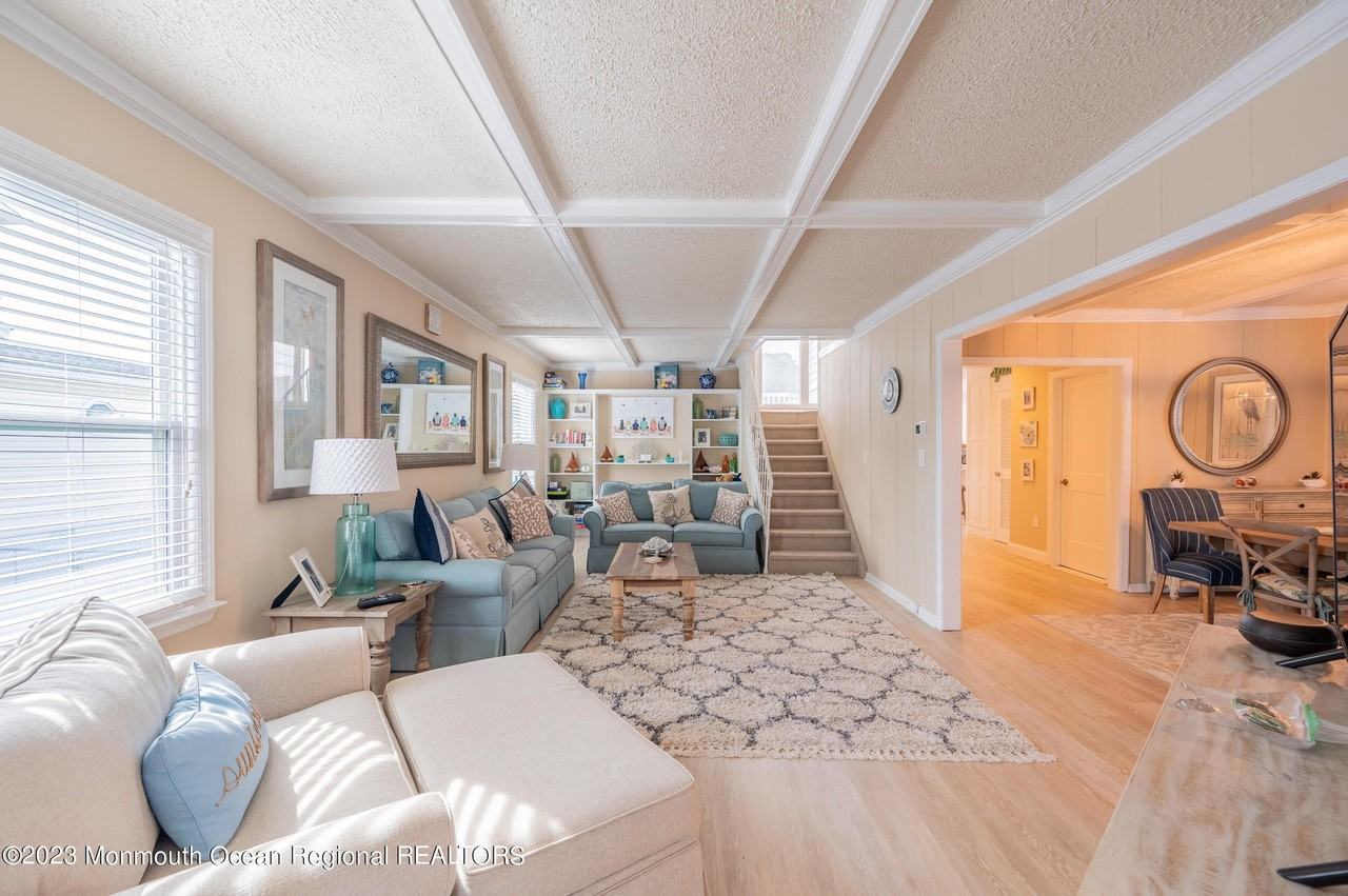 214 Atlantic Ave - Photo 5 of 41