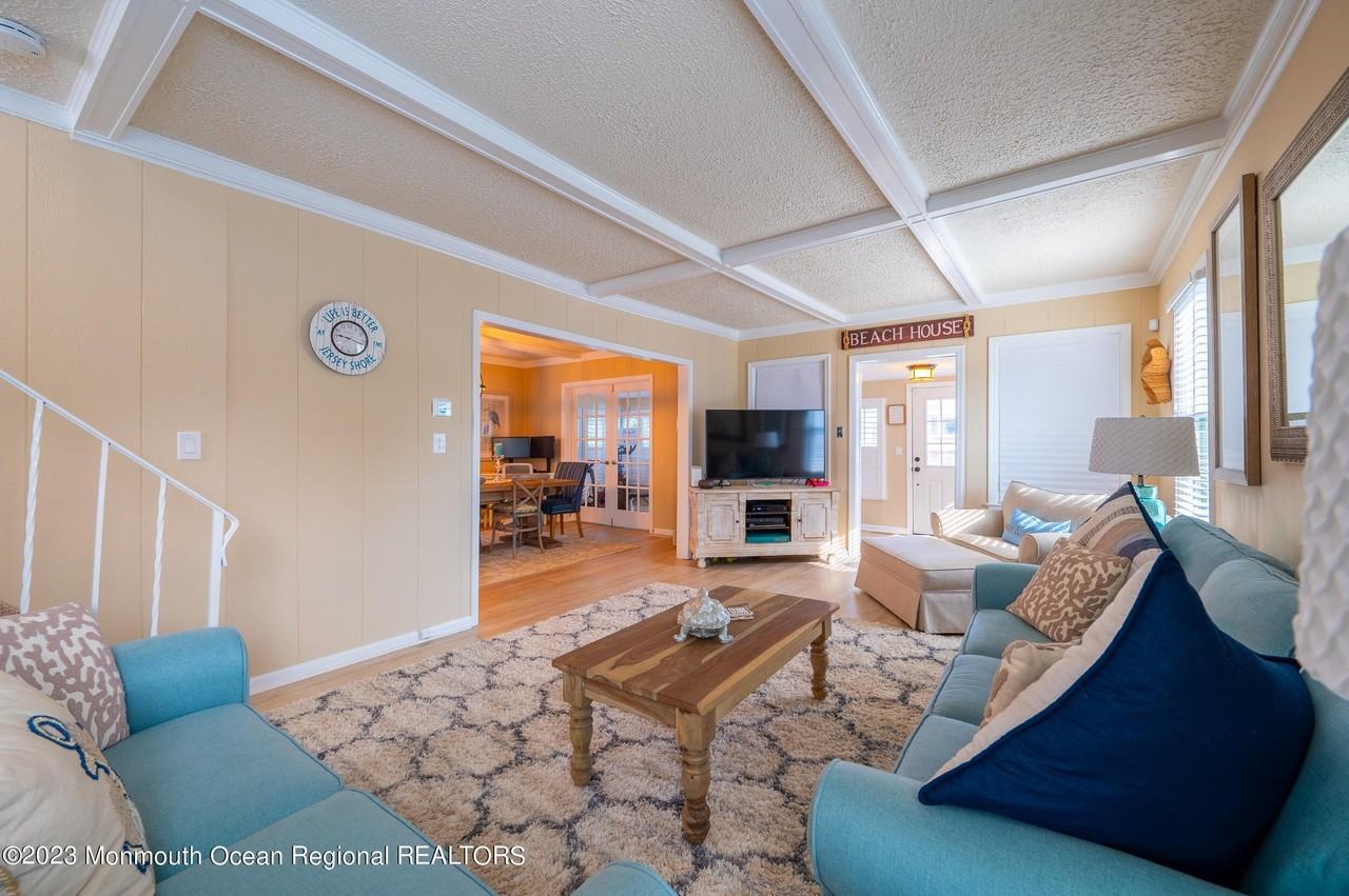 214 Atlantic Ave - Photo 6 of 41