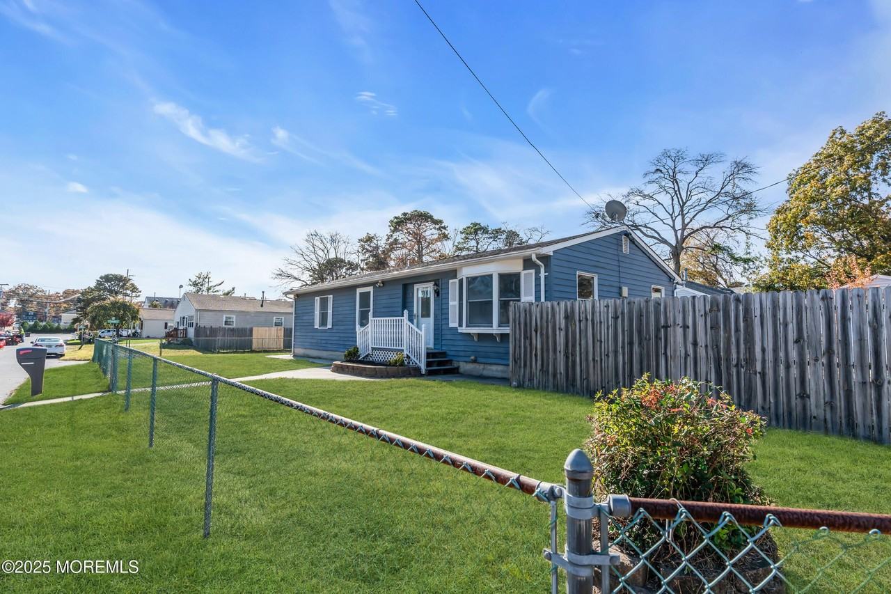 526 Bradley Blvd - Photo 7 of 34