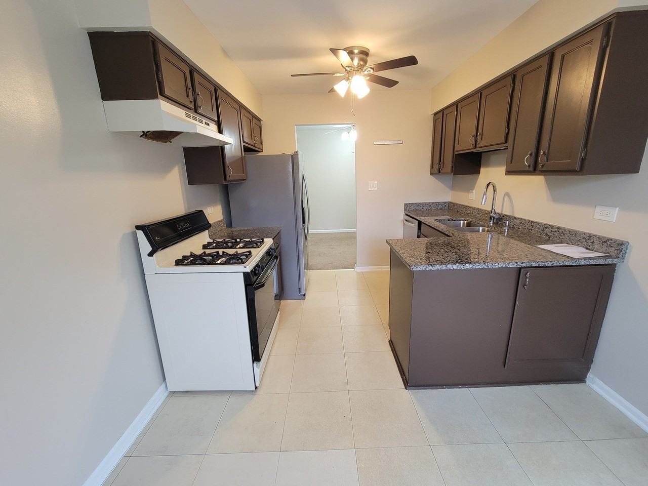 830 Knottingham Drive #1A - Photo 3 of 14