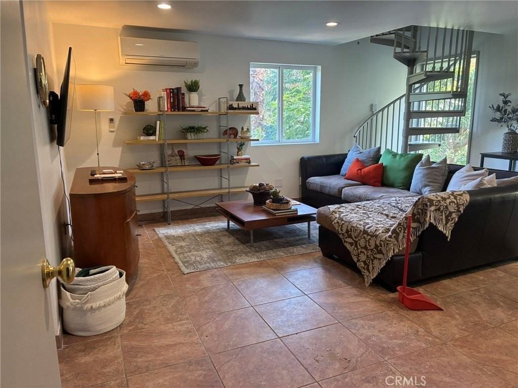 2440 N Gower St #B - Photo 5 of 26
