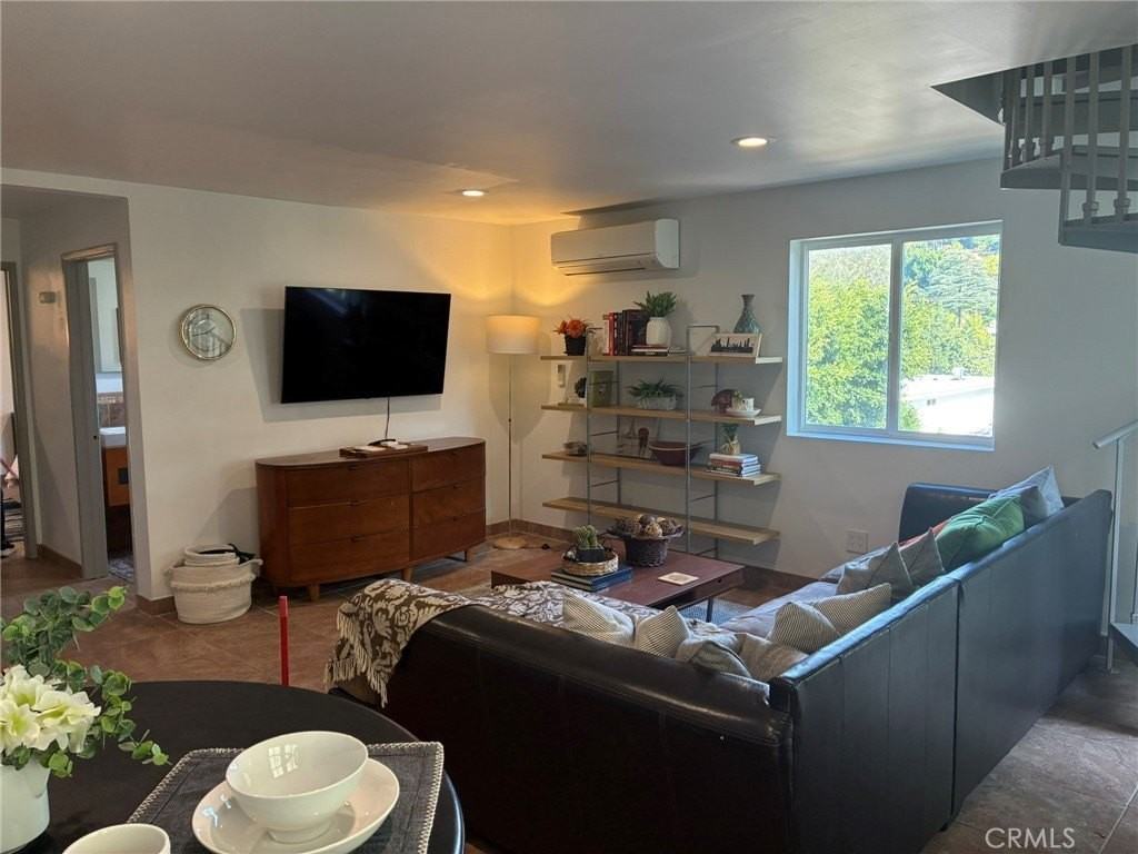2440 N Gower St #B - Photo 6 of 26