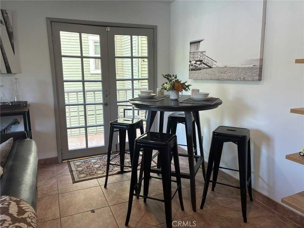 2440 N Gower St #B - Photo 7 of 26