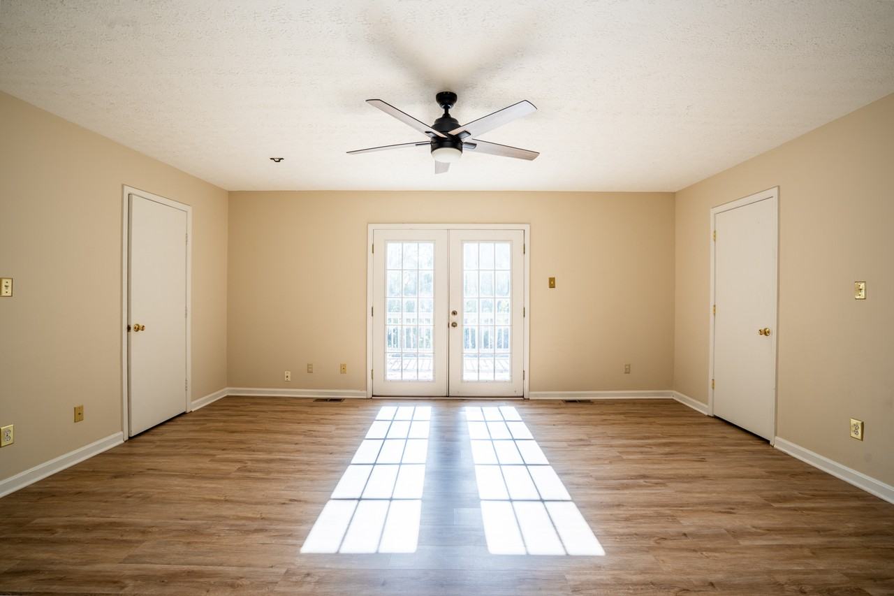 614 East Brandeis Avenue - Photo 4 of 5