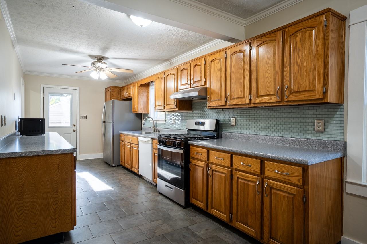 614 East Brandeis Avenue - Photo 2 of 5