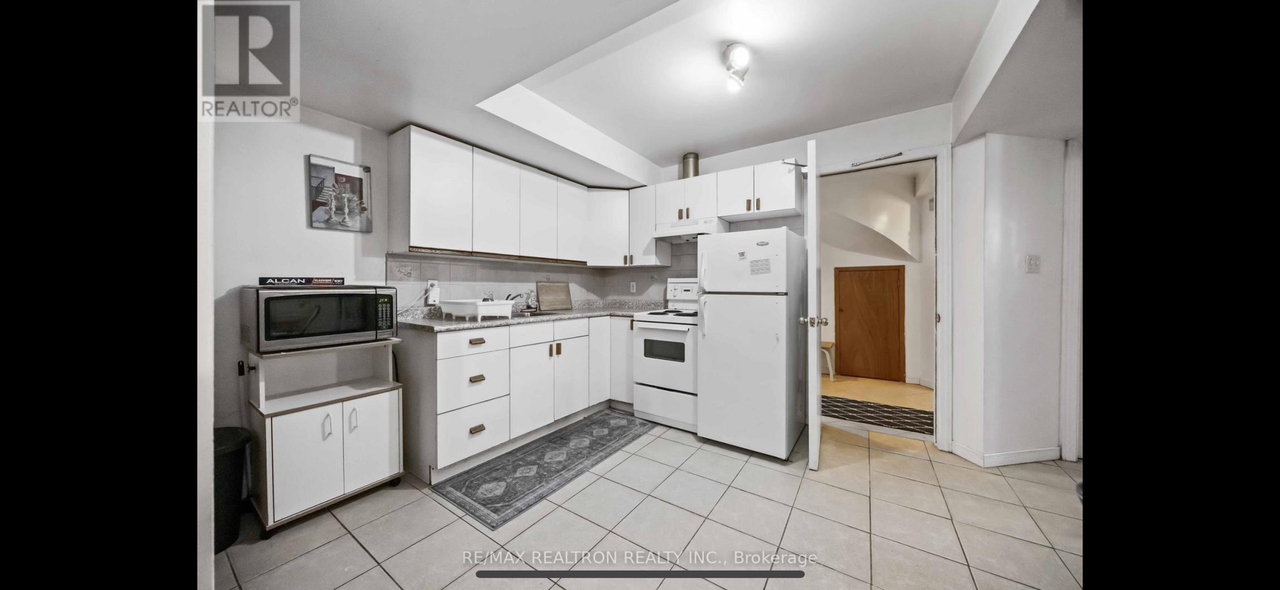 43 Lawnview Drive #2 - Photo 3 of 12