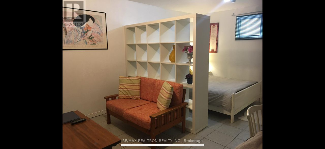 43 Lawnview Drive #2 - Photo 2 of 12