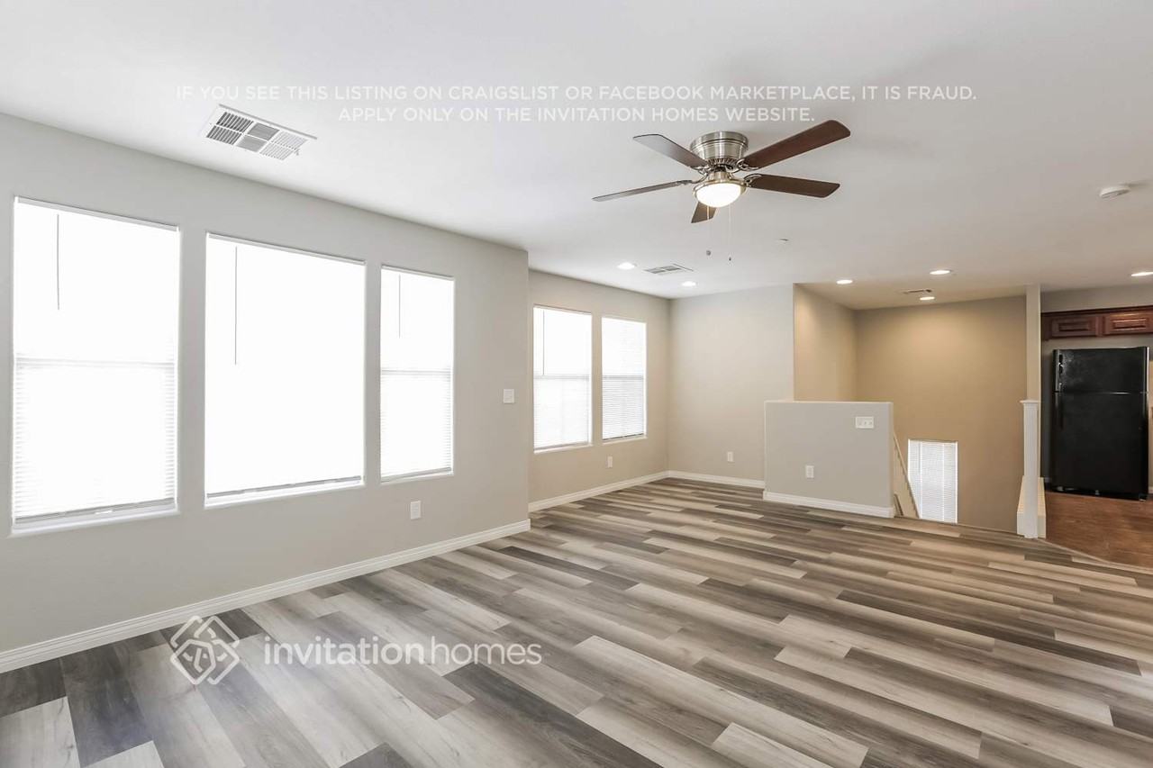 8933 Jennifer Anne Avenue - Photo 4 of 16