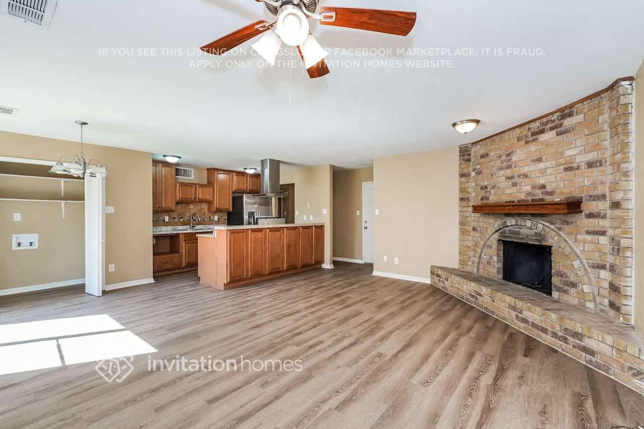 9518 Cutleaf Ct - Photo 4 of 17