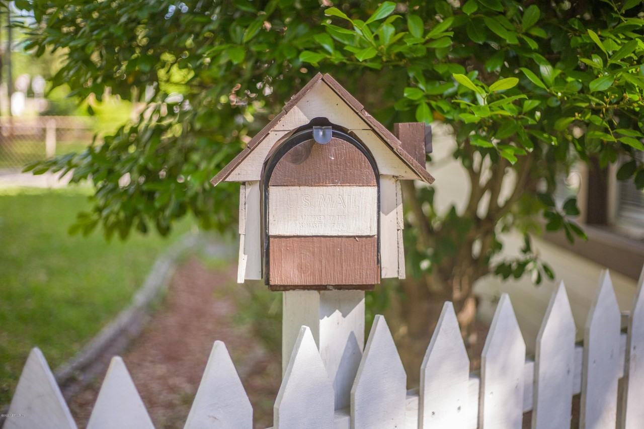 1521 Yukon St - Photo 4 of 22