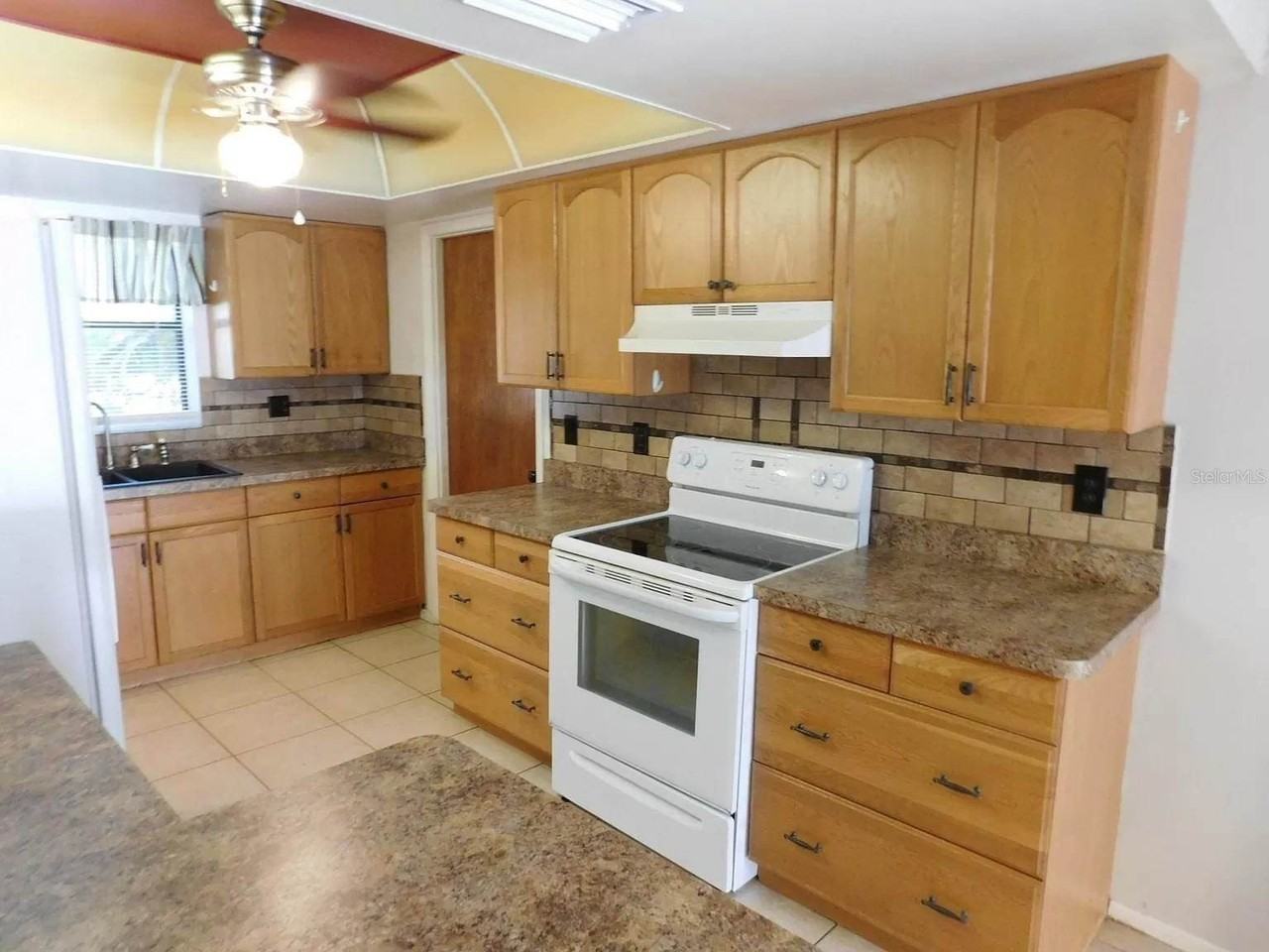 902 Plum Tree Ln - Photo 2 of 20