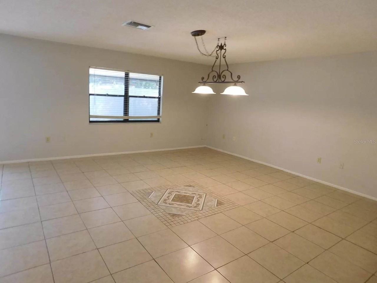 902 Plum Tree Ln - Photo 7 of 20