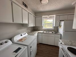 featured image of 1002 Sw Summit Ave #3