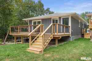 featured image of 1900 E Knox St