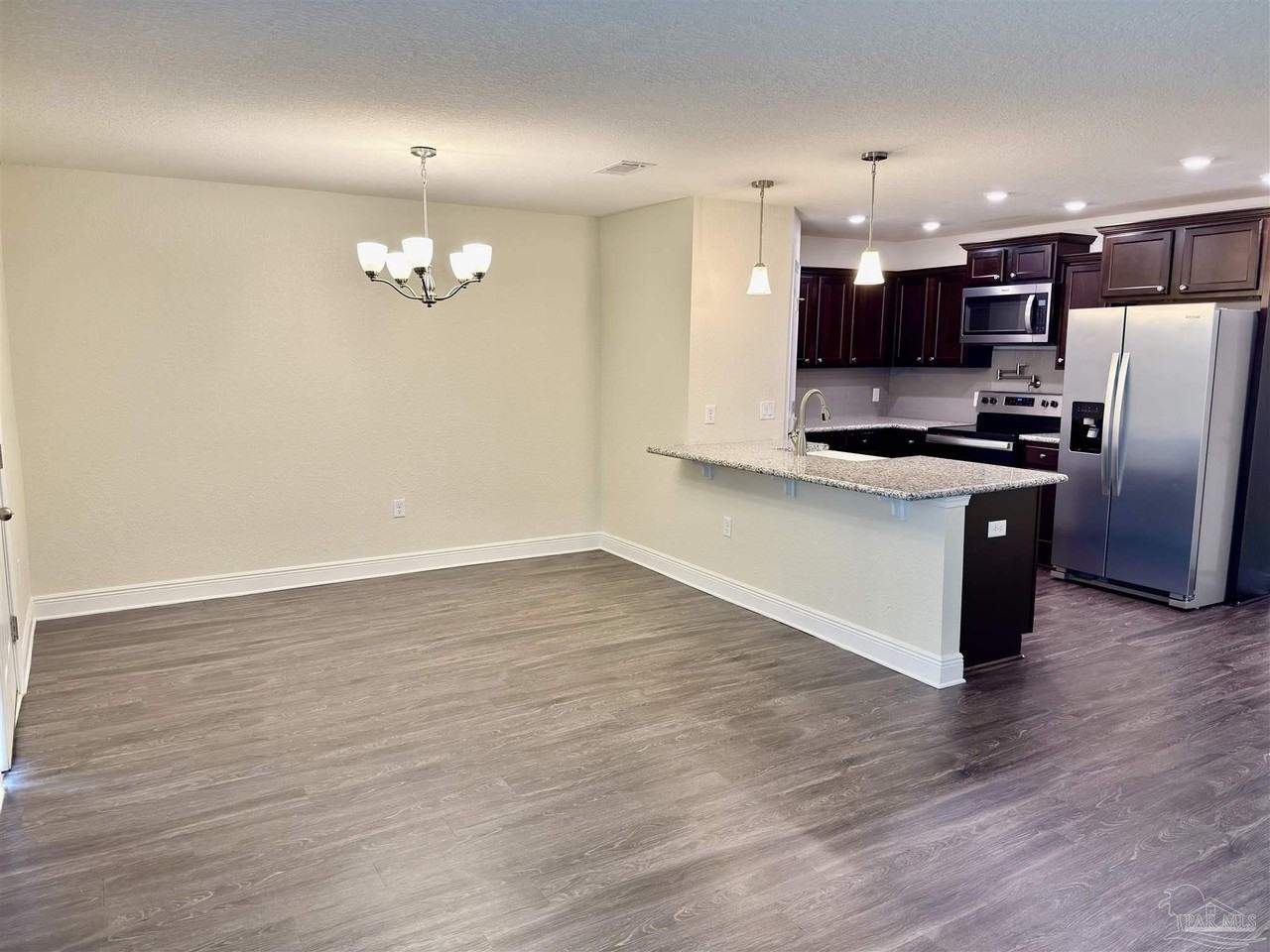 5065 Peach Dr - Photo 4 of 27