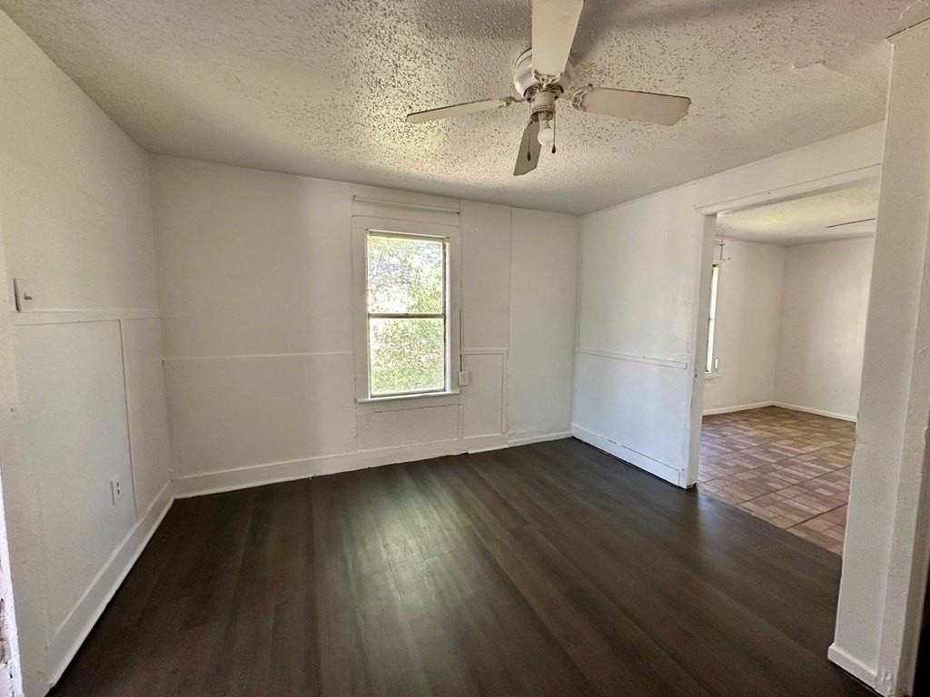 509 S Aylesford St - Photo 4 of 8