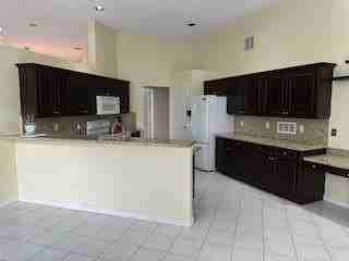 472 Fairmont Ln - Photo 7 of 23