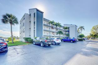 7620 Nw 18th St #102 - Photo 1 of 1