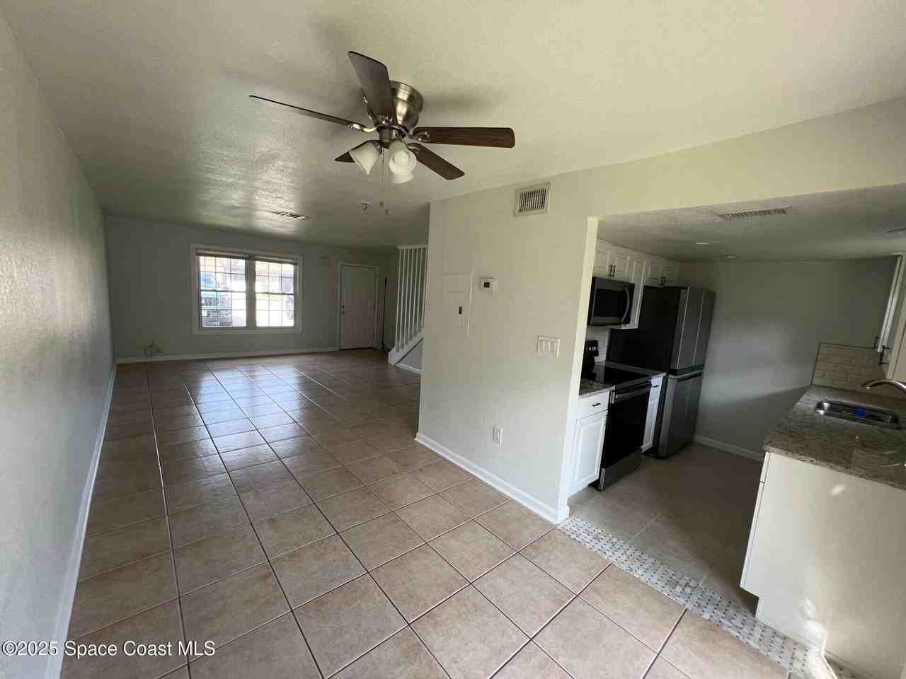 1301 Arlington Ln Ne Apt 112 #112 - Photo 3 of 15