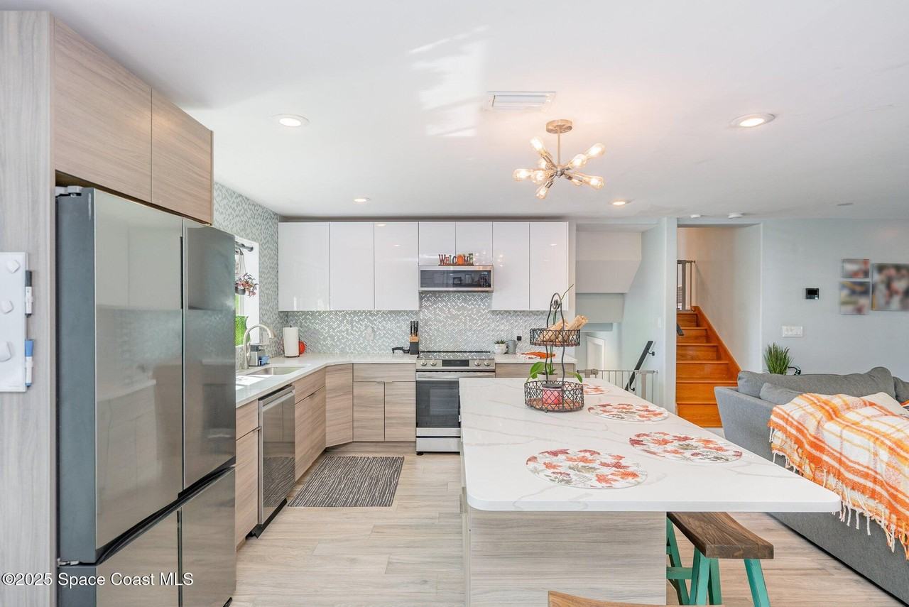 409 E Melbourne Ave - Photo 3 of 16