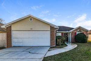 featured image of 11194 Wandering Oaks Dr