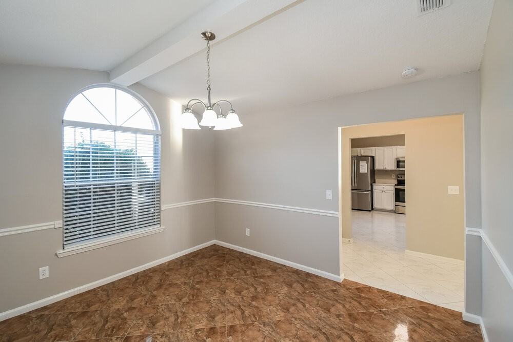 11194 Wandering Oaks Dr - Photo 5 of 16