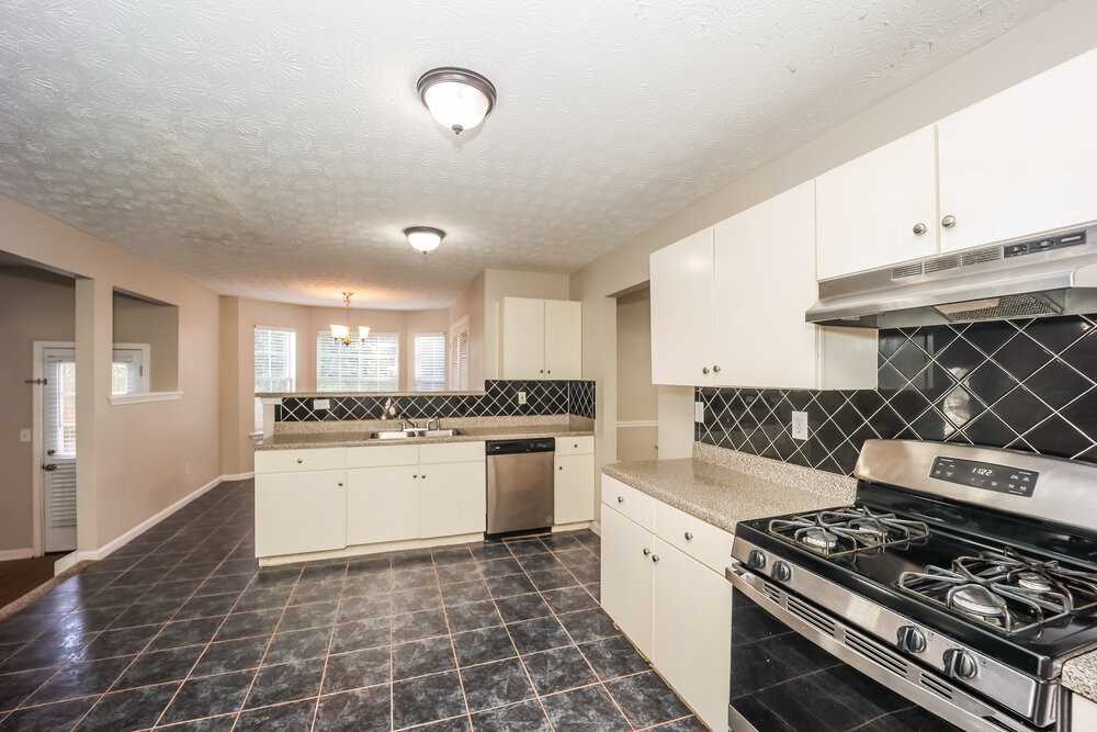 275 Vaness Dr - Photo 6 of 17