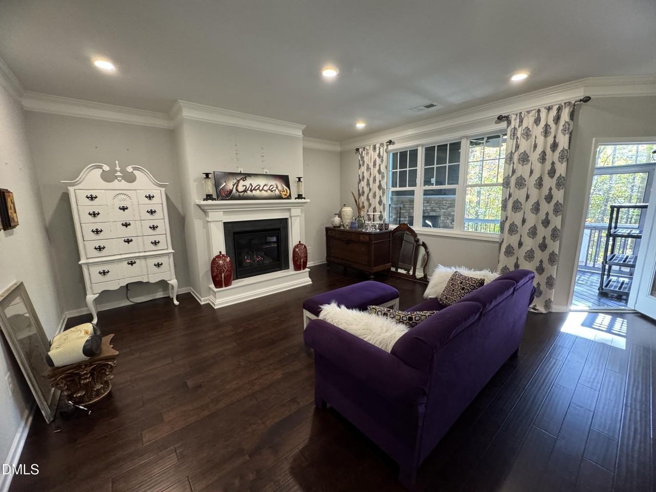 258 Chatsworth Ln - Photo 2 of 27