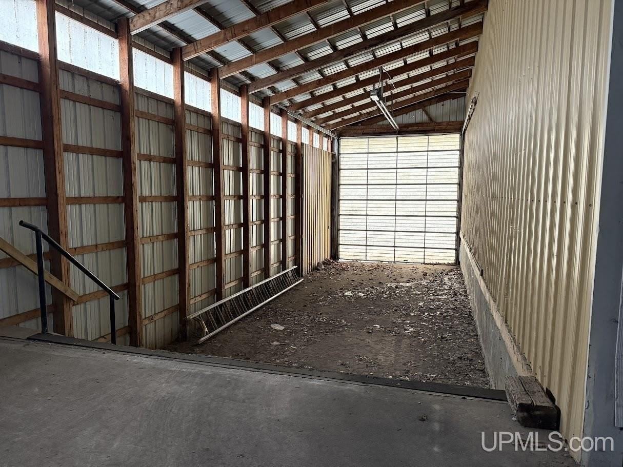 406 Railway Ave - Photo 3 of 7