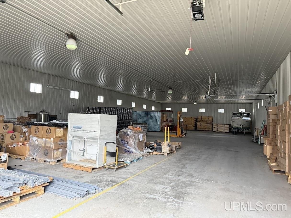 406 Railway Ave - Photo 4 of 7