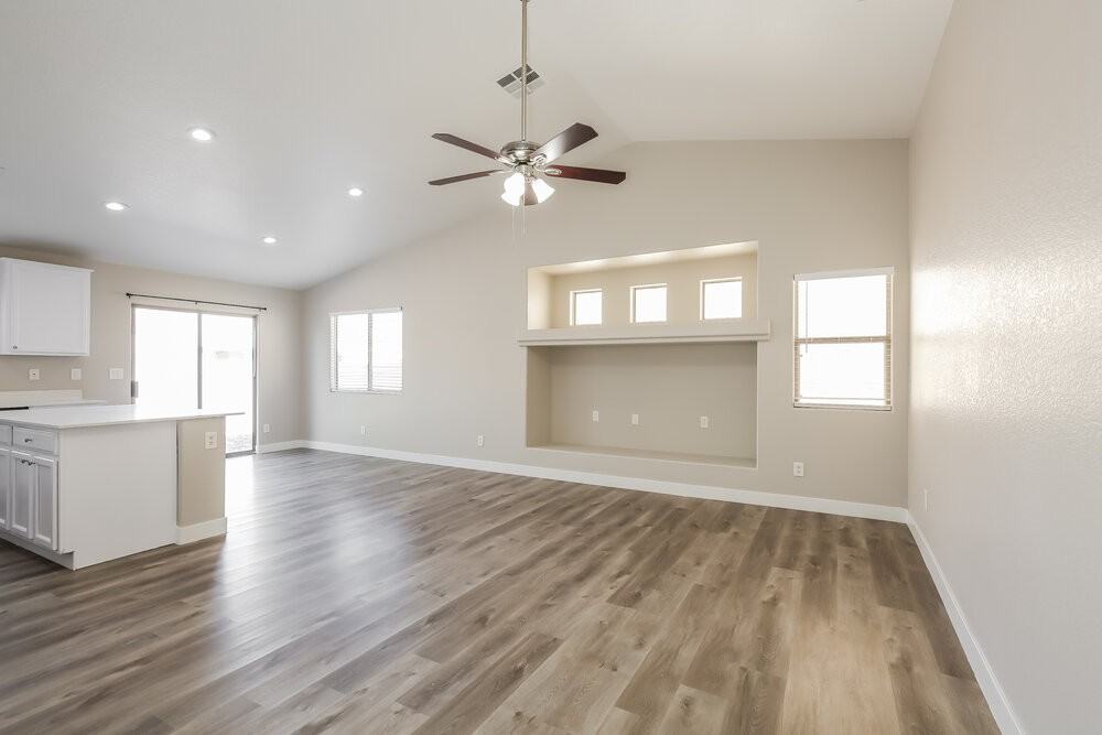 524 Claxton Ave - Photo 4 of 16