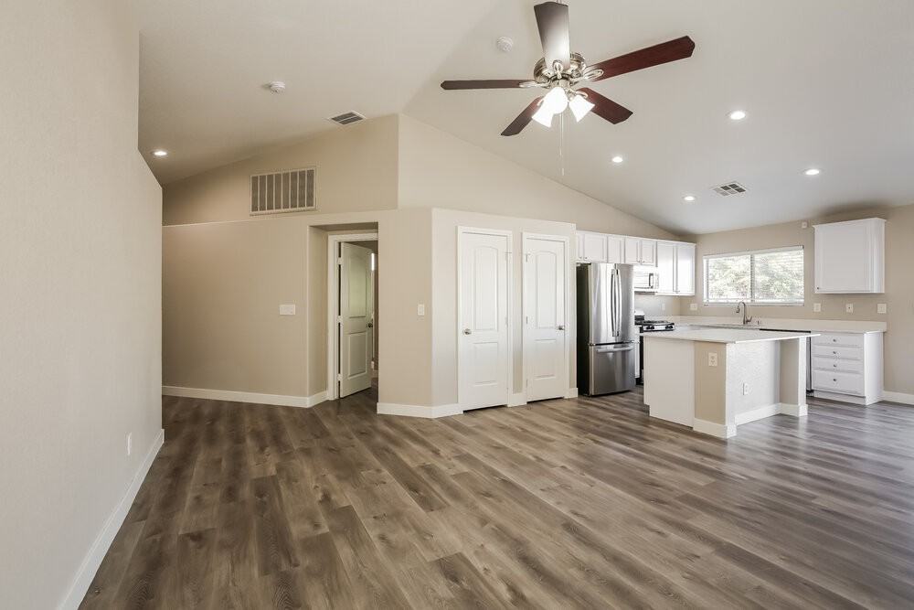 524 Claxton Ave - Photo 5 of 16