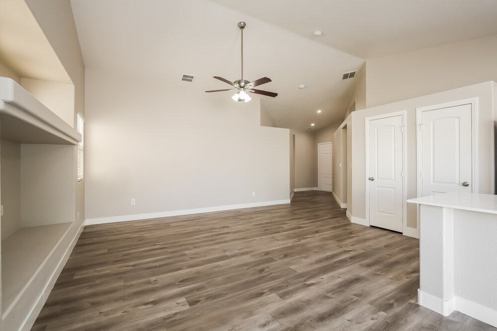 524 Claxton Ave - Photo 7 of 16
