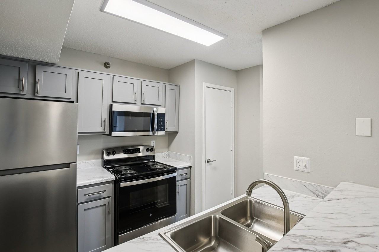 Arlo of Olathe - Photo 3 of 44