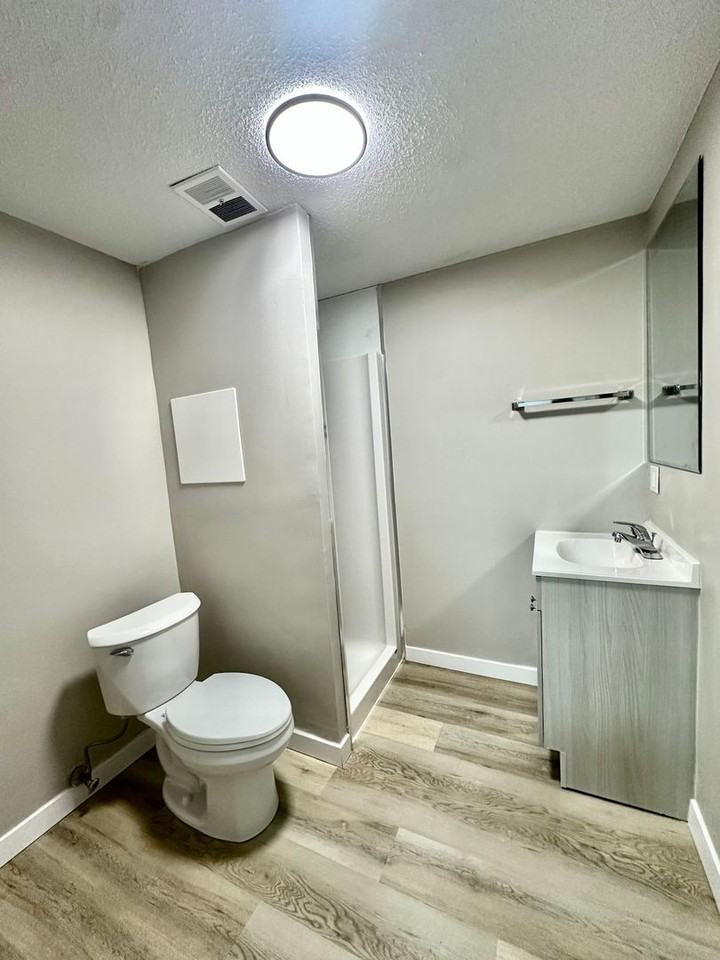 8705 152 Street - Photo 4 of 5