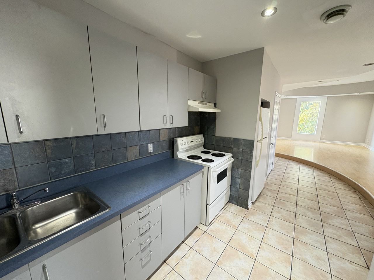 262 James Street South - Photo 3 of 15