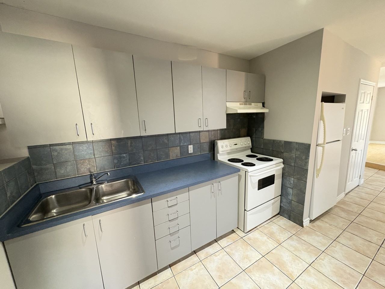 262 James Street South - Photo 4 of 15