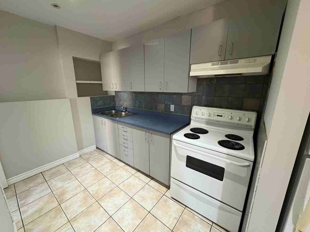 262 James Street South - Photo 5 of 15