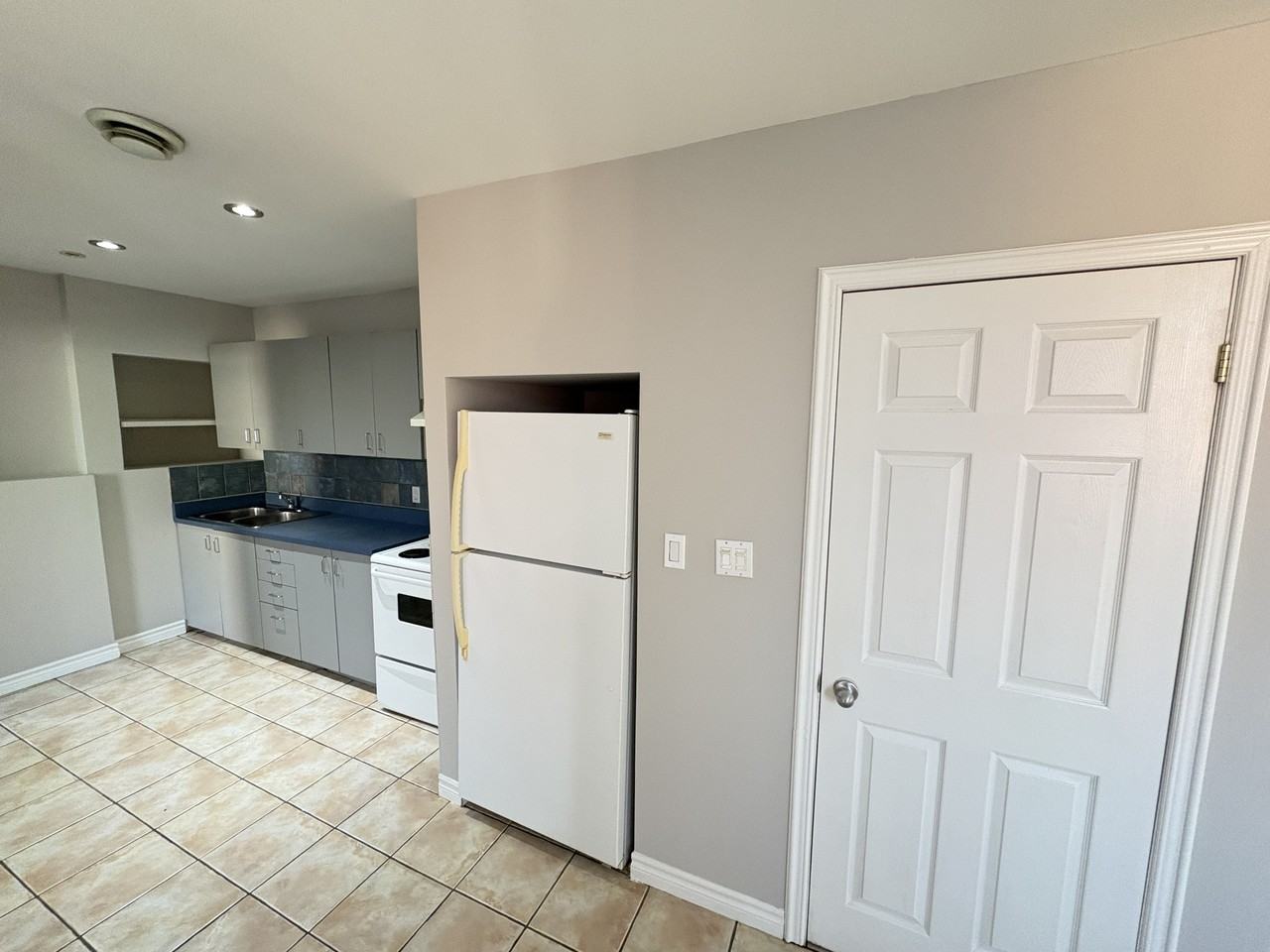 262 James Street South - Photo 6 of 15