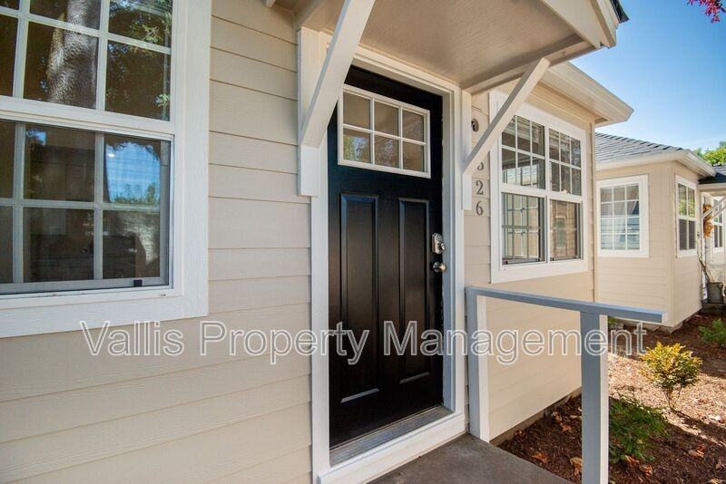 526 19th St Ne - Photo 2 of 10